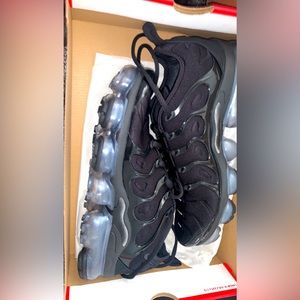 Vapormax air all black brand new never worn